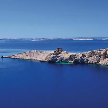 Appartement Awesome In Pag With Kitchen