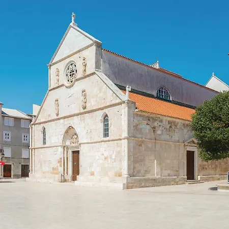 Awesome In Pag With Kitchen