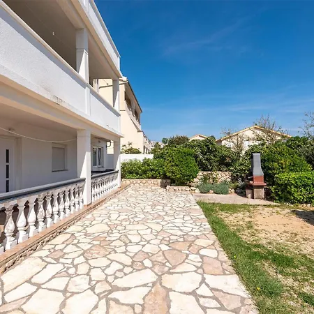 Awesome In Pag With Kitchen *