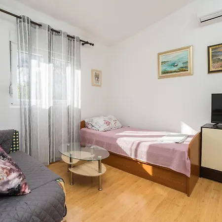 Awesome In Pag With Kitchen Apartment *