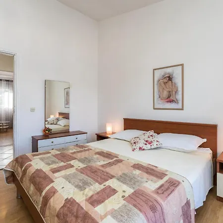 Awesome In Pag With Kitchen Apartment *