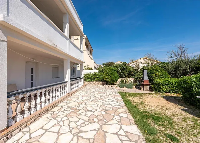 Awesome In Pag With Kitchen *