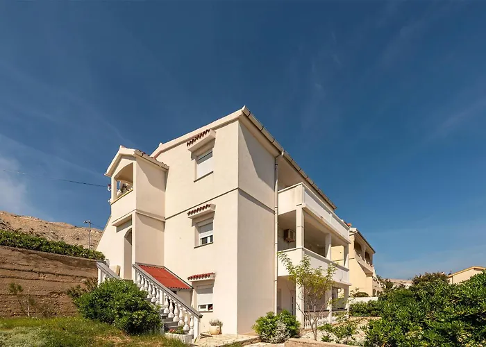 Apartman Awesome In Pag With Kitchen